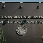 a sign on the side of a building that says travavska university